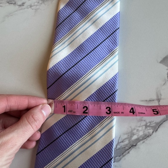 Hugo Boss Men’s Tie NWT Adult standard Size - purple/white stripe - Picture 6 of 7